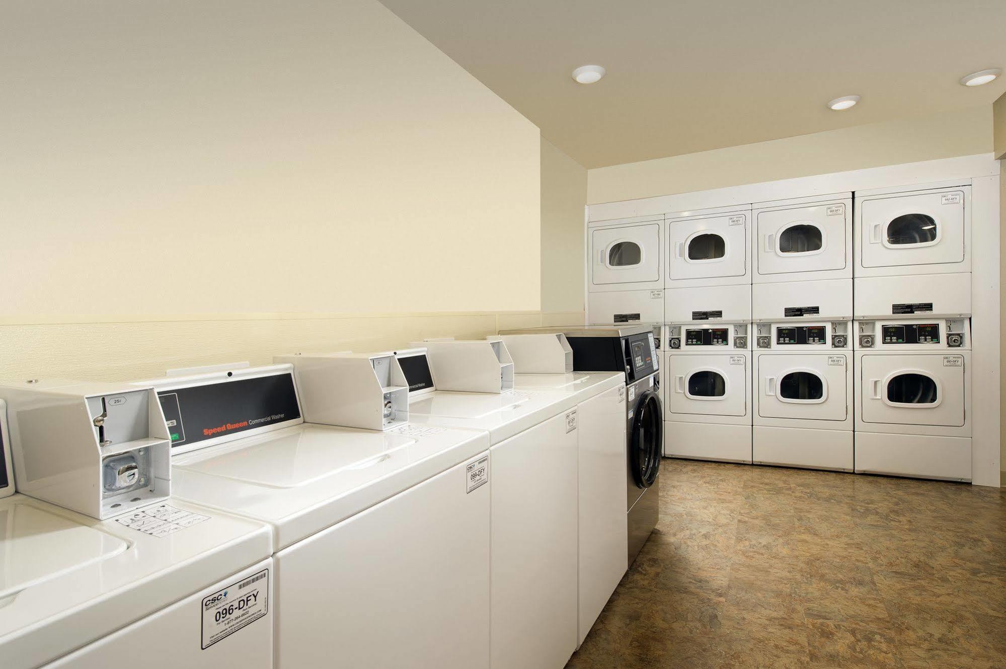 Extended Stay America Select Suites - Omaha - Southwest La Vista Екстер'єр фото